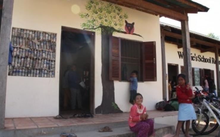 maison en bouteille plastique