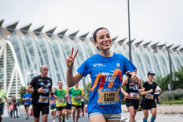 une marathonienne en train de courir à Valencia