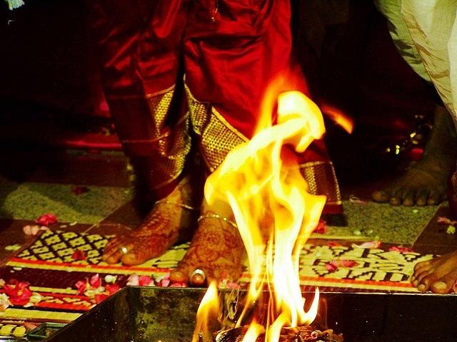 cérémonie du feu lors d'un mariage hindou