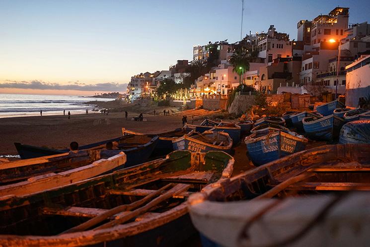 Plage de Taghazout au Maroc le soir