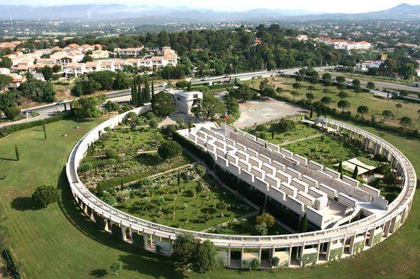 Mémorial de Fréjus conçu par l'architecte Bernard Desmoulin