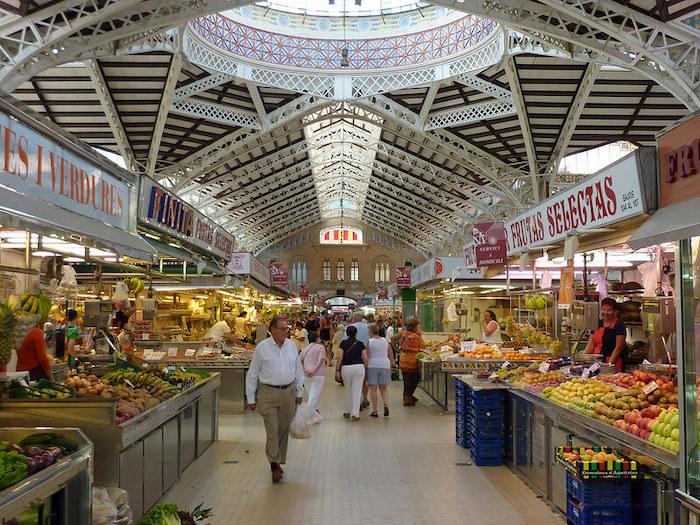 les étals de fruits et légumes du mercado central de Valencia