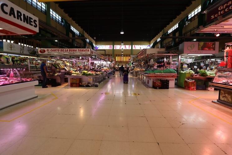 l'intérieur d'un marché 