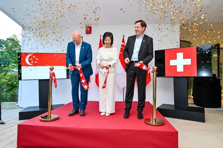 La ministre d'État Sim Ann a participé à l'inauguration de l'ambassade de Suisse à Singapour.