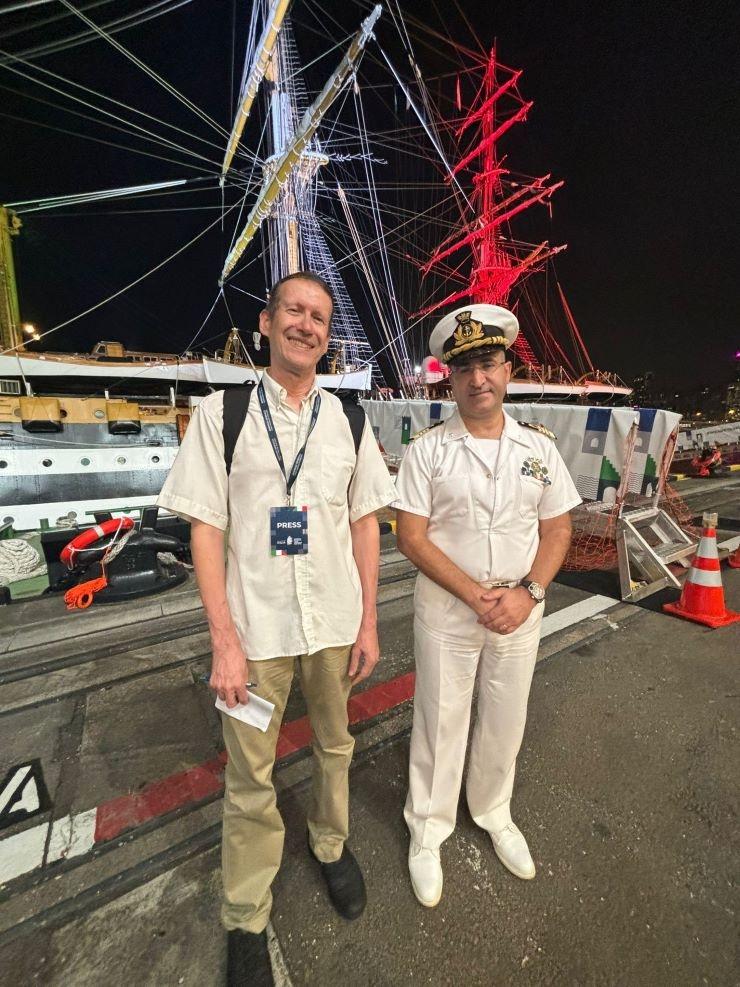 Jean-Michl Bardin et Giuseppe Lai devant l'Amerigo Vespucci.