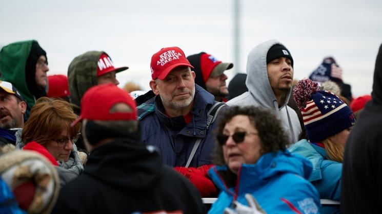 Partisans de Trump avec slogan "Keep America great"