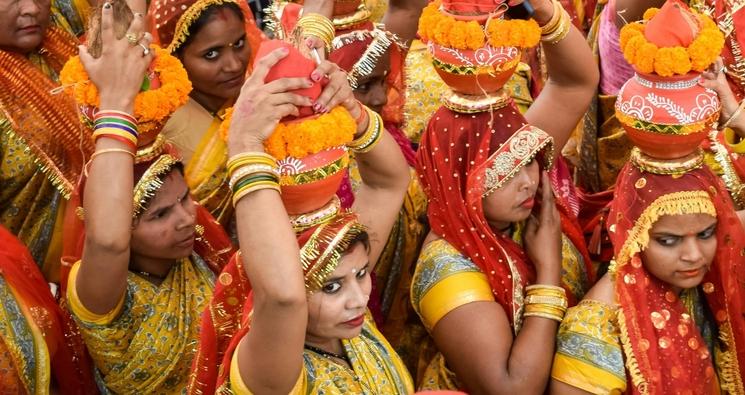 Femmes durant un pélerinage en Inde. Image : Pexels