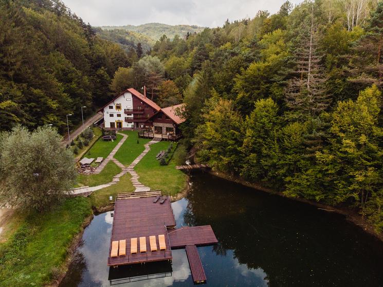 pension-auberge-lac-valiug-roumanie