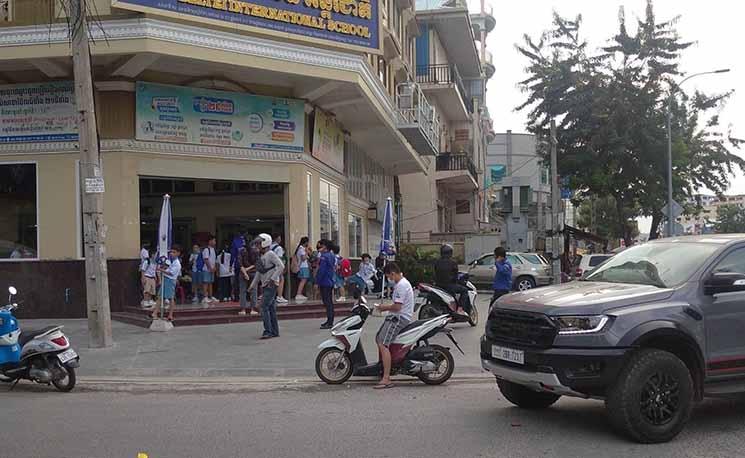 ecole placée en cion de rue phnom penh