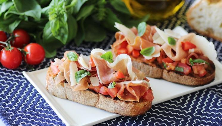 La bruschetta au jambon cru