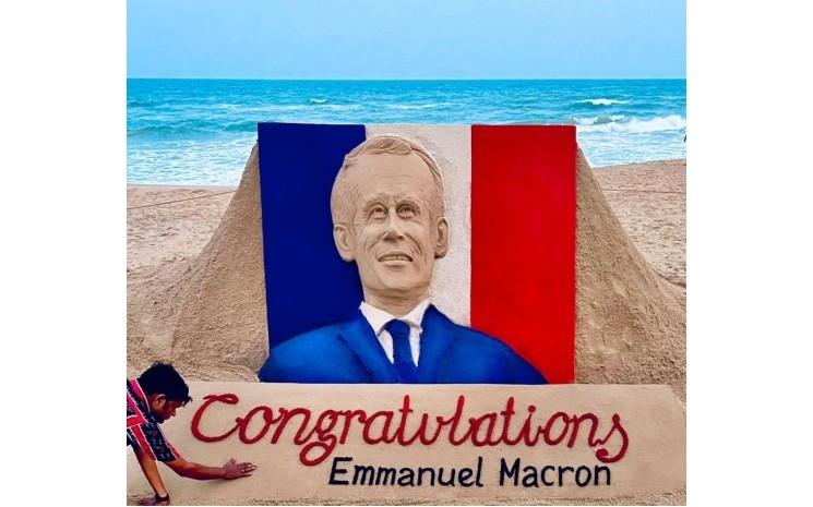 La sculpture sur sable de Sudarsan Pattnaik pour l'élection de Macron