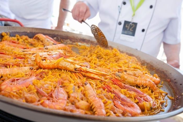 Paella avec des crevettes