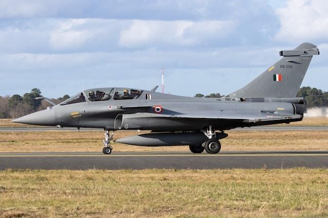 Un avion militaire Rafale