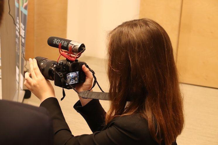 Les Jeunes Reporters Internationaux (JRI) présents à la conférence de presse du 17 mai 2023 organisée par l'AEFE et l'UNSS à Paris. 