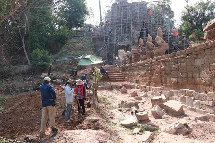 restauration de la porte ouest d'Ankor