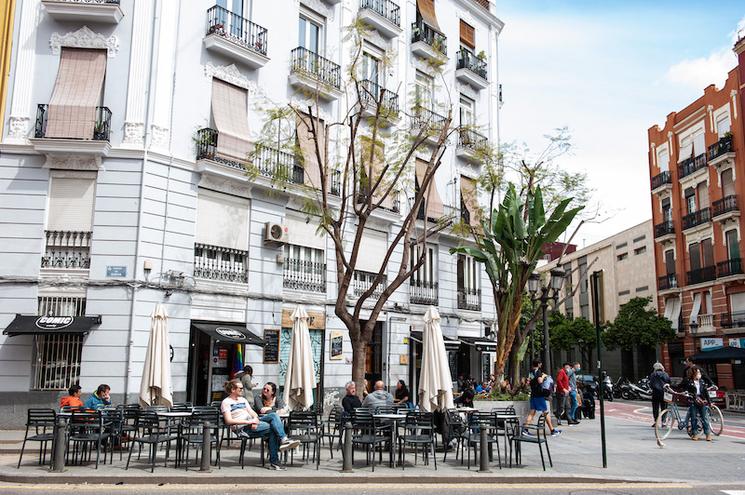 une terrasse dans le quartier de russafa a valencia