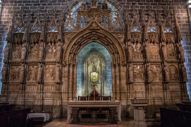 l'autel d'une église