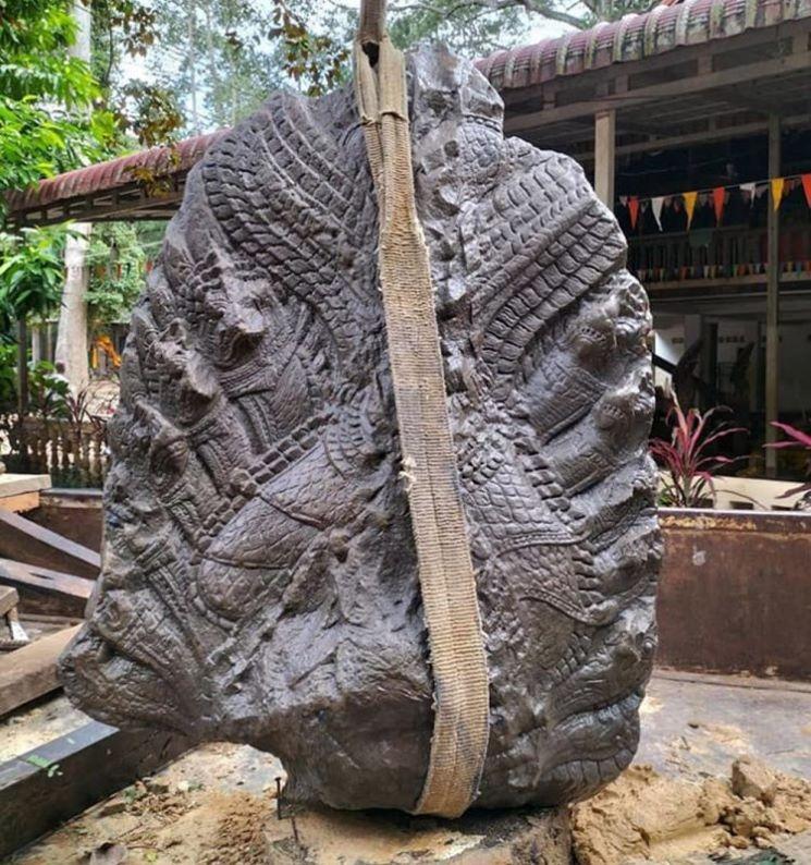 sculpture tête de naga parc d'Angkor