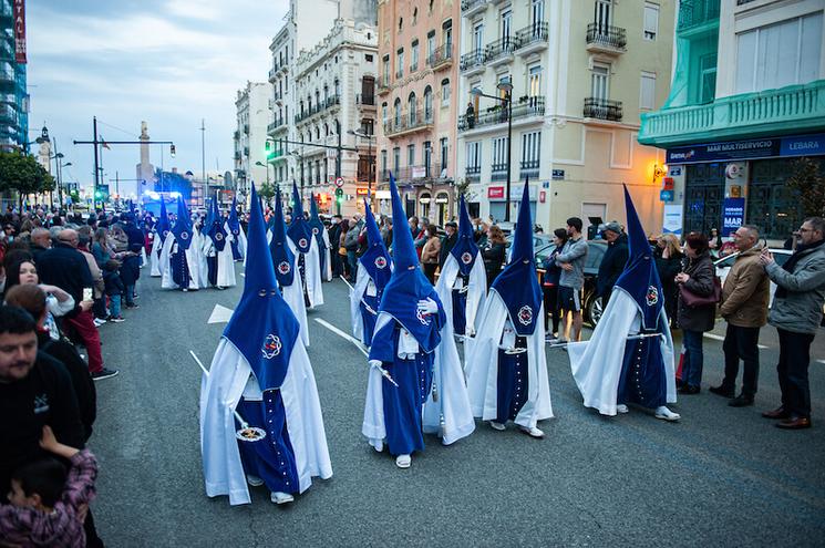 Nazaréens avec leur cagoule