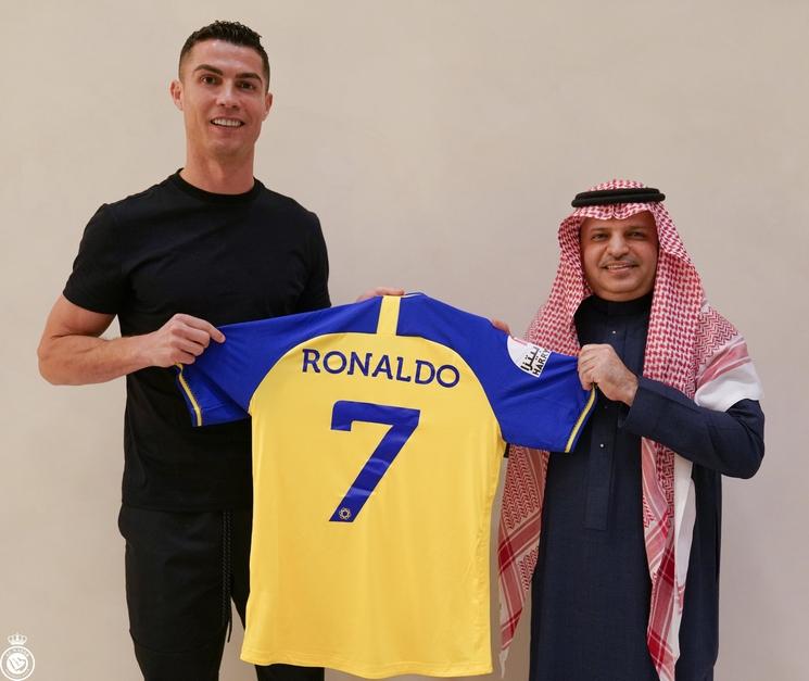 Le footballeur portugais Cristiano Ronaldo signe à Al-Nassr, en Arabie Saoudite