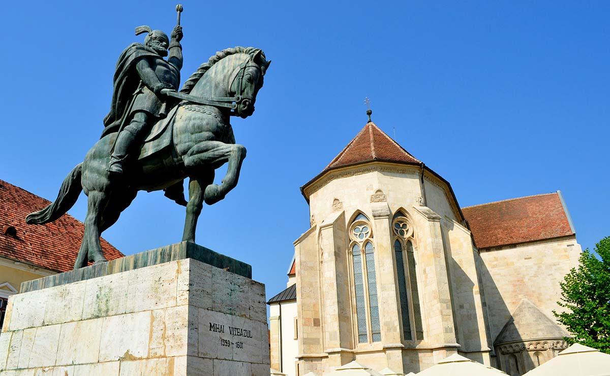 statue-mihai-viteazul-alba-iulia