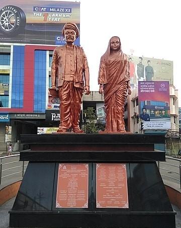 Statues de Savitribai et Jyotirao Phule à Aurangabad en Inde