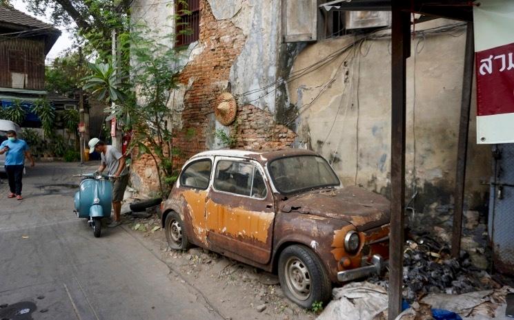 Vue d'une rue du quartier Talad Noi a Bangkok