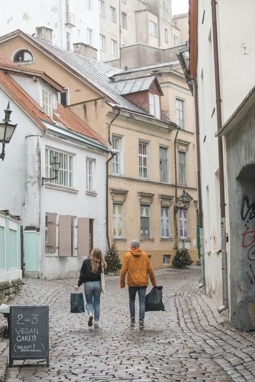 Des digital nomades dans le vieille ville de Tallinn