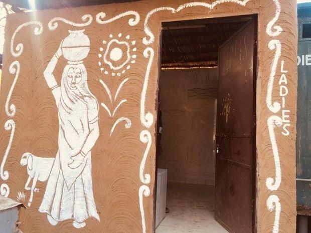 des toilettes publiques femmes en Inde