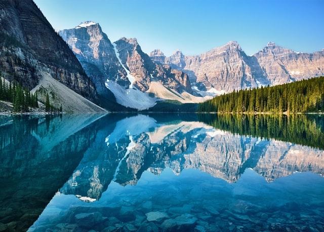 Le lac Moraine, au Canada