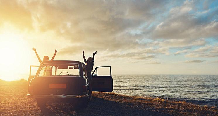 travel voiture sur la plage