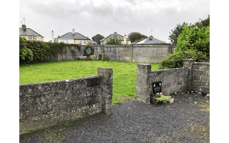 Fosse commune de l'orphelinat Bon Secours Mother and Baby Home à Tuam dans le County de Galway en 2019