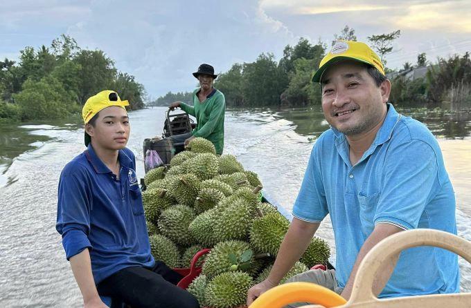 Vendeurs de durians sur le Mékong