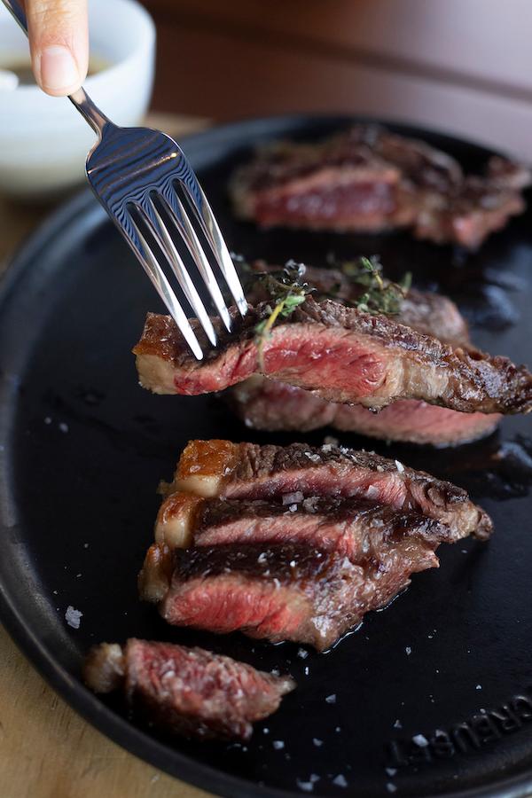 une viande grillée