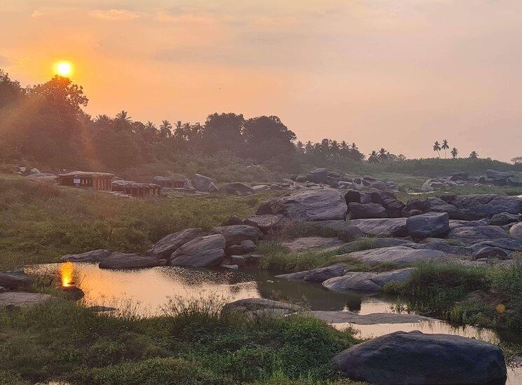 Vue de la rivière Tungabhadrâ, à Hampi